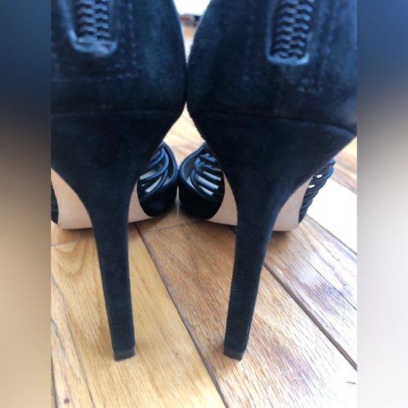 BCBG GENERATION-Caliko suede strappy elastic pumps. Size 6M. Black - Picture 10 of 16